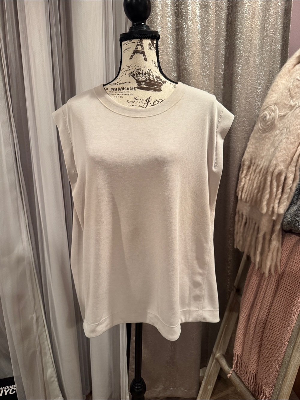 Athleta Cream Sleeveless Crewneck Tank Top
